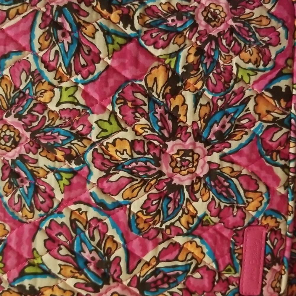 ✨HOST PICK✨ VERA BRADLEY” PINK FLORAL MESSENGER BAG WITH ADJUSTABLE STRAP. - Picture 5 of 10